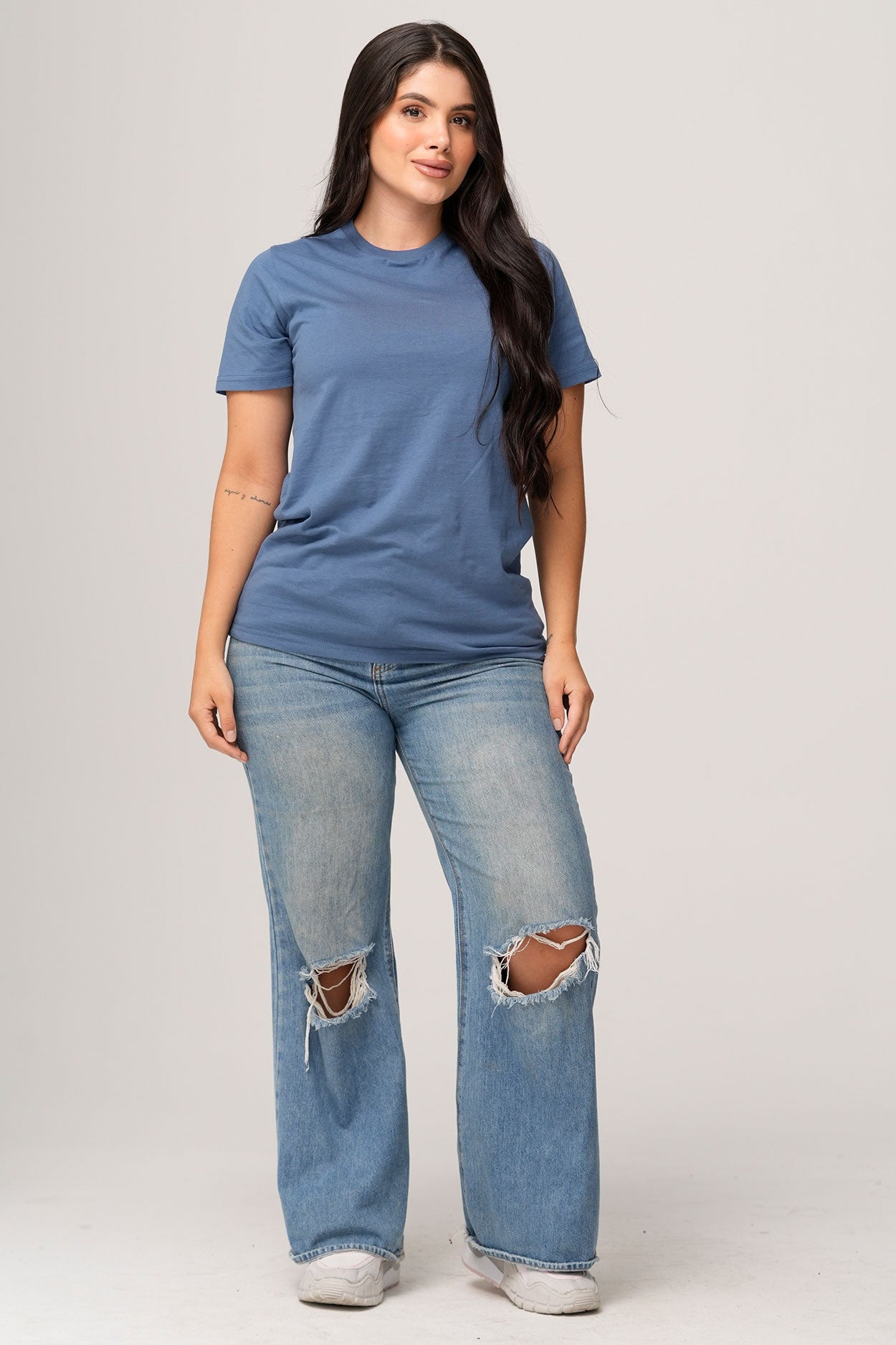 200 – ADULT UNISEX LIGHT WEIGHT FASHION TEE