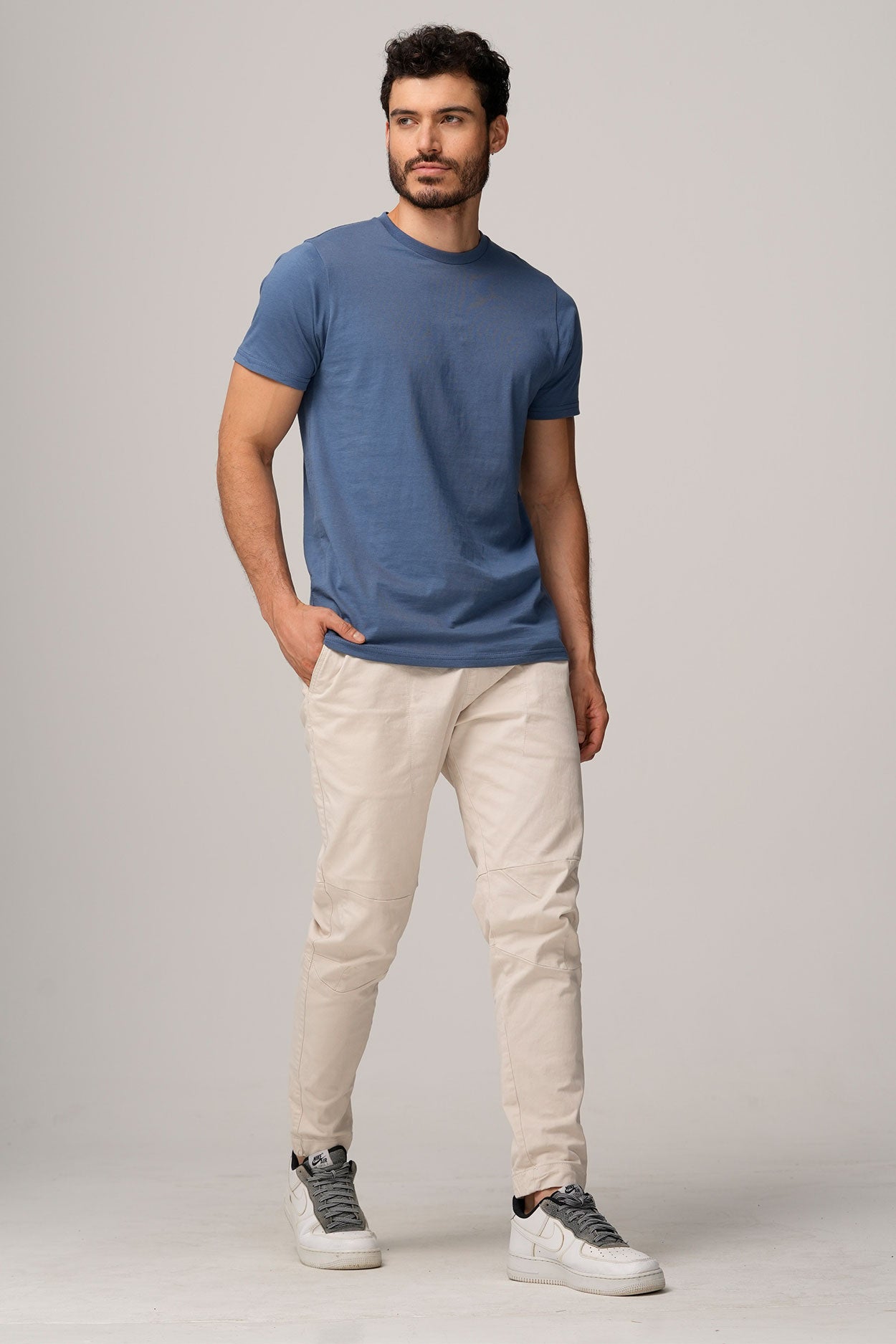 200 – ADULT UNISEX LIGHT WEIGHT FASHION TEE